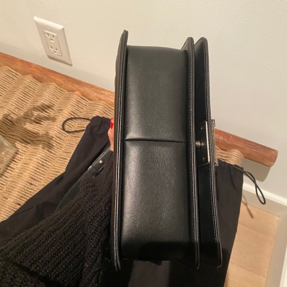 (SOLD) Chanel boy medium black lambskin - Picture 9 of 10